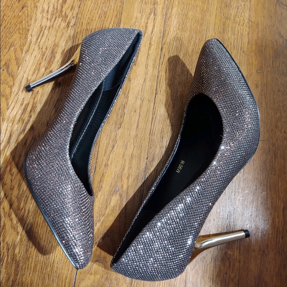🎉🎇❄️NWT Bronze NightOut Heels🎊🔥 - Picture 2 of 8
